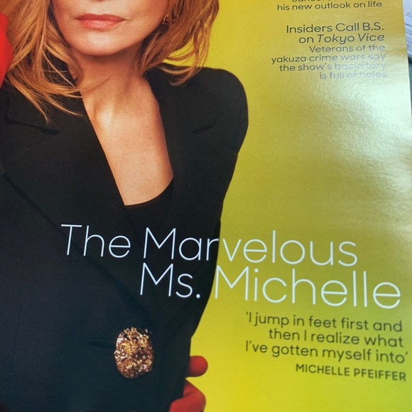 The Hollywood Reporter 4/27/22 Michelle Pfeiffer new unread collectible - Picture 3 of 3